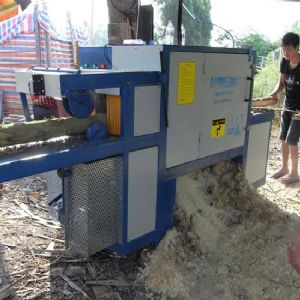 廣西-貴港市八堂鎮-200圓木多片鋸加工現場